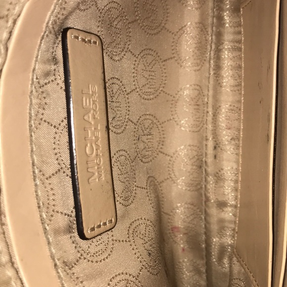 SOLD Michael Kors wrist wallet with strap - Picture 5 of 10